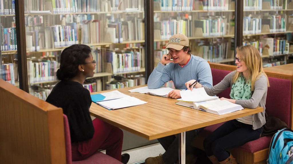 FLCC students engaging in group work for an honors class.
