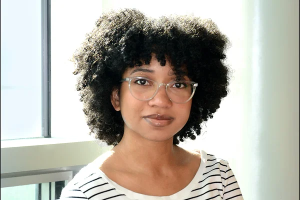 Portrait photo of young woman seated