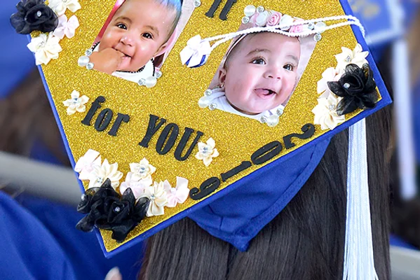 Mortarboard that says: Mama did it for you