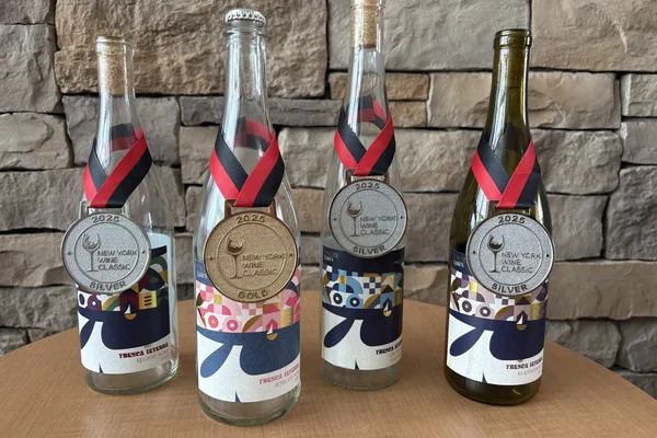 Four bottles of wine from the 2023 Vintage, Fresca Leyenda, displayed with New York Wine Classic medals.