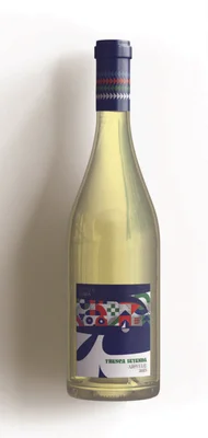 Bottle of white wine with Fresca Leyenda label