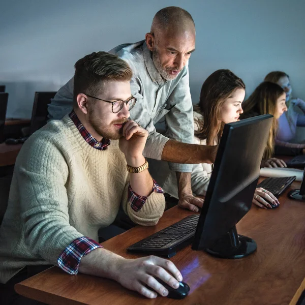 FLCC faculty member works with a student at the computer.